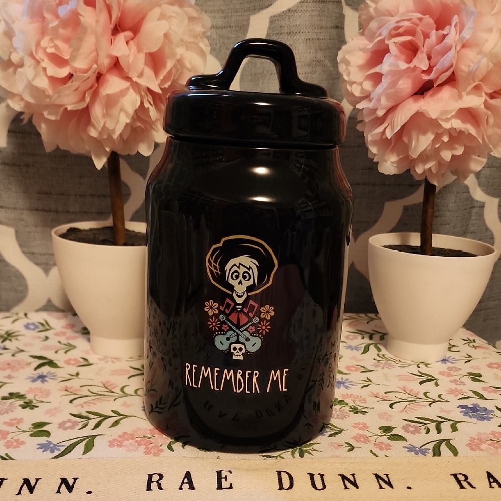 Rae Dunn Black 'Remember Me' Skull Canister